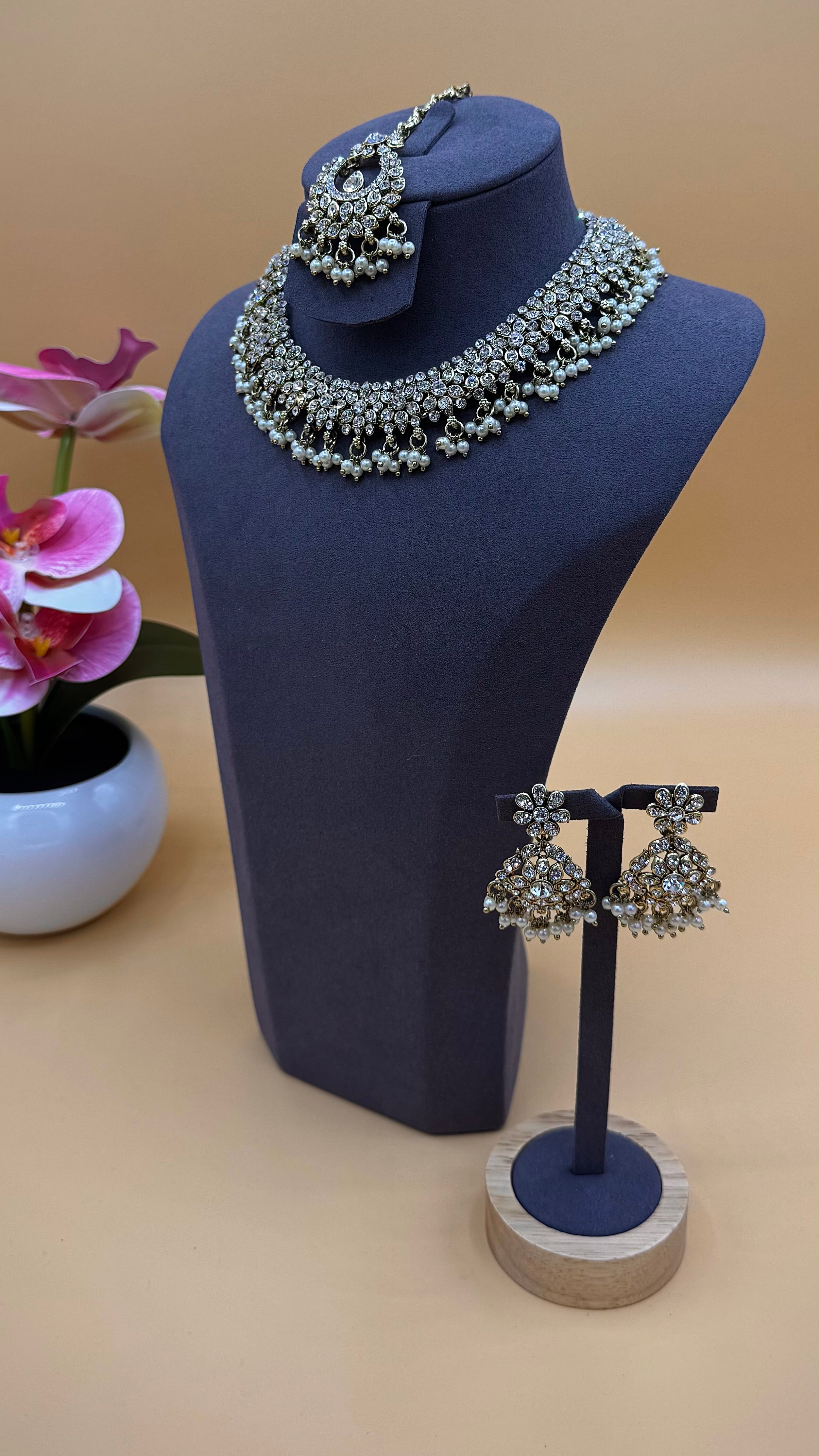 Crystaluxe Necklace Set – Ivory