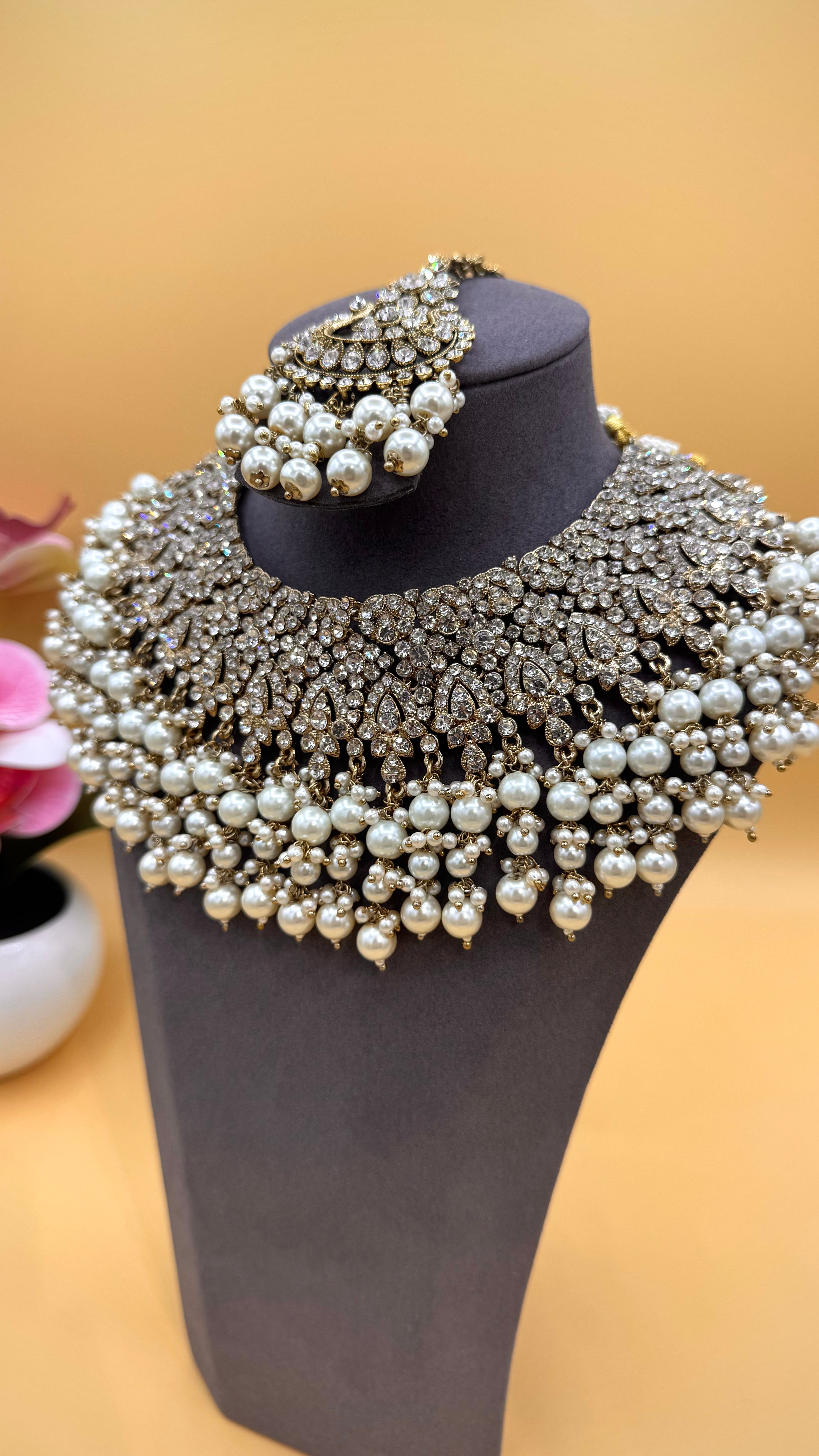 Classic Pearl White Necklace Set