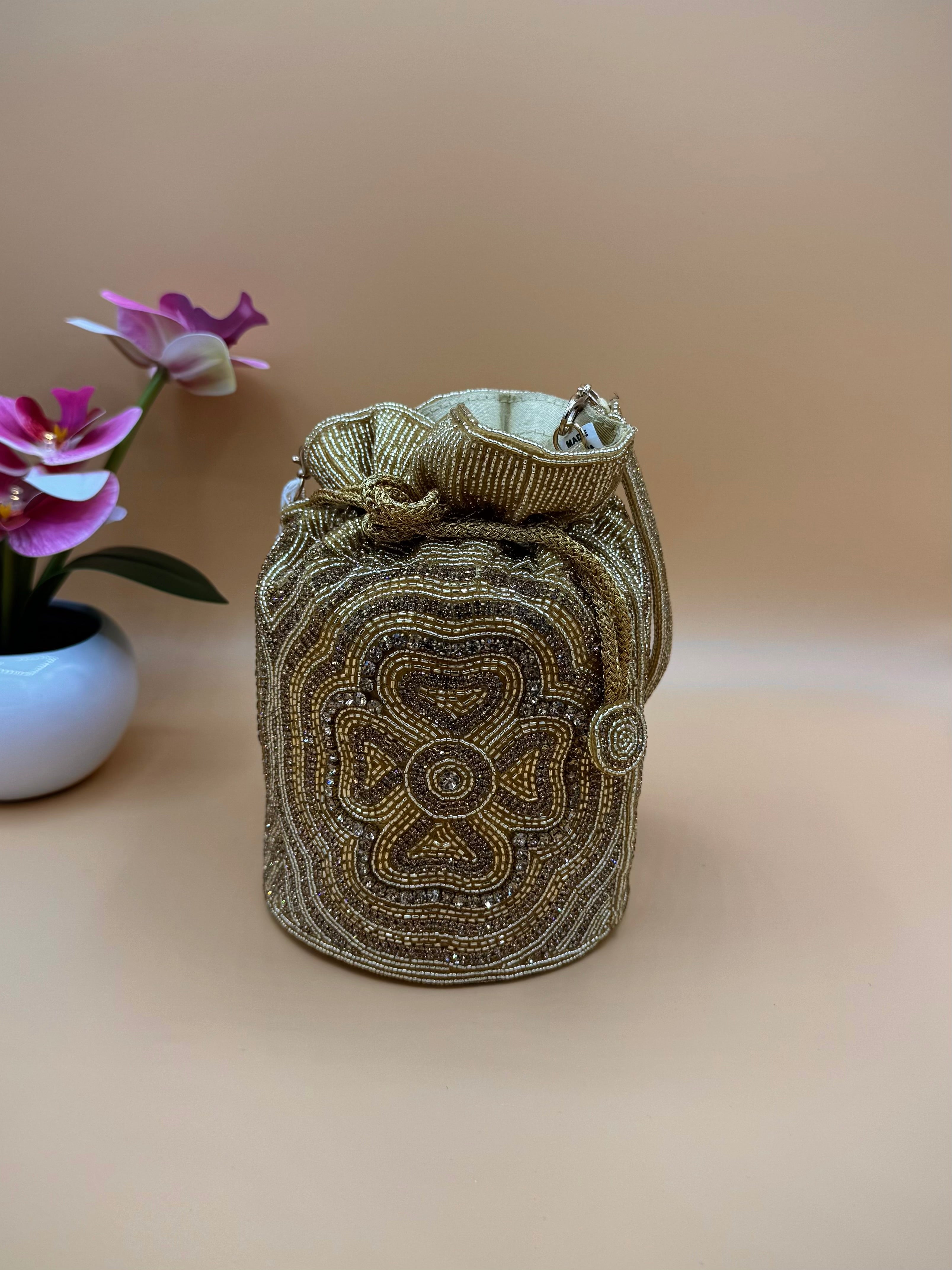 Bloemige & kralen potli tas