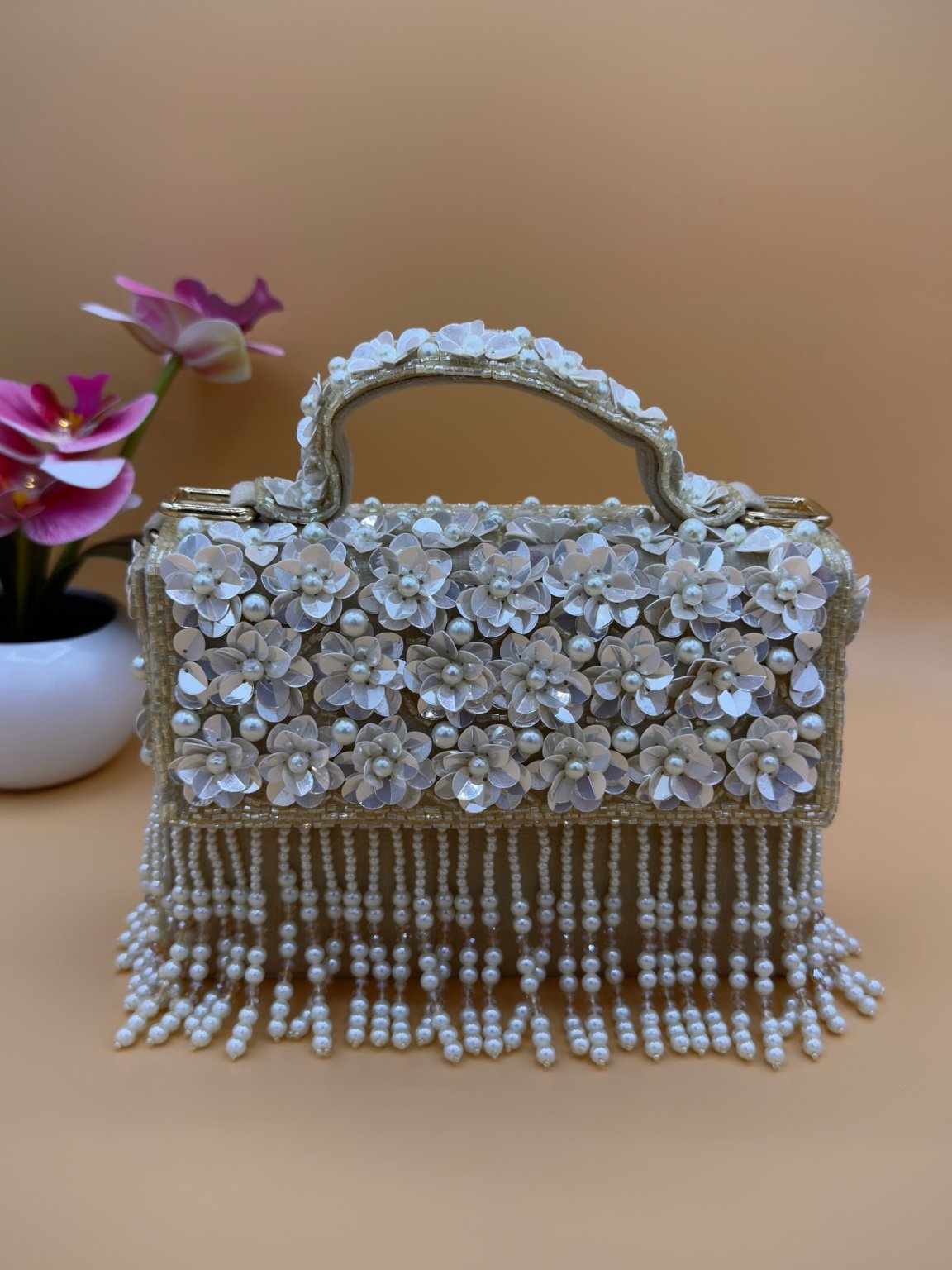 Tas met bloemen- en parelkwast – Goud
