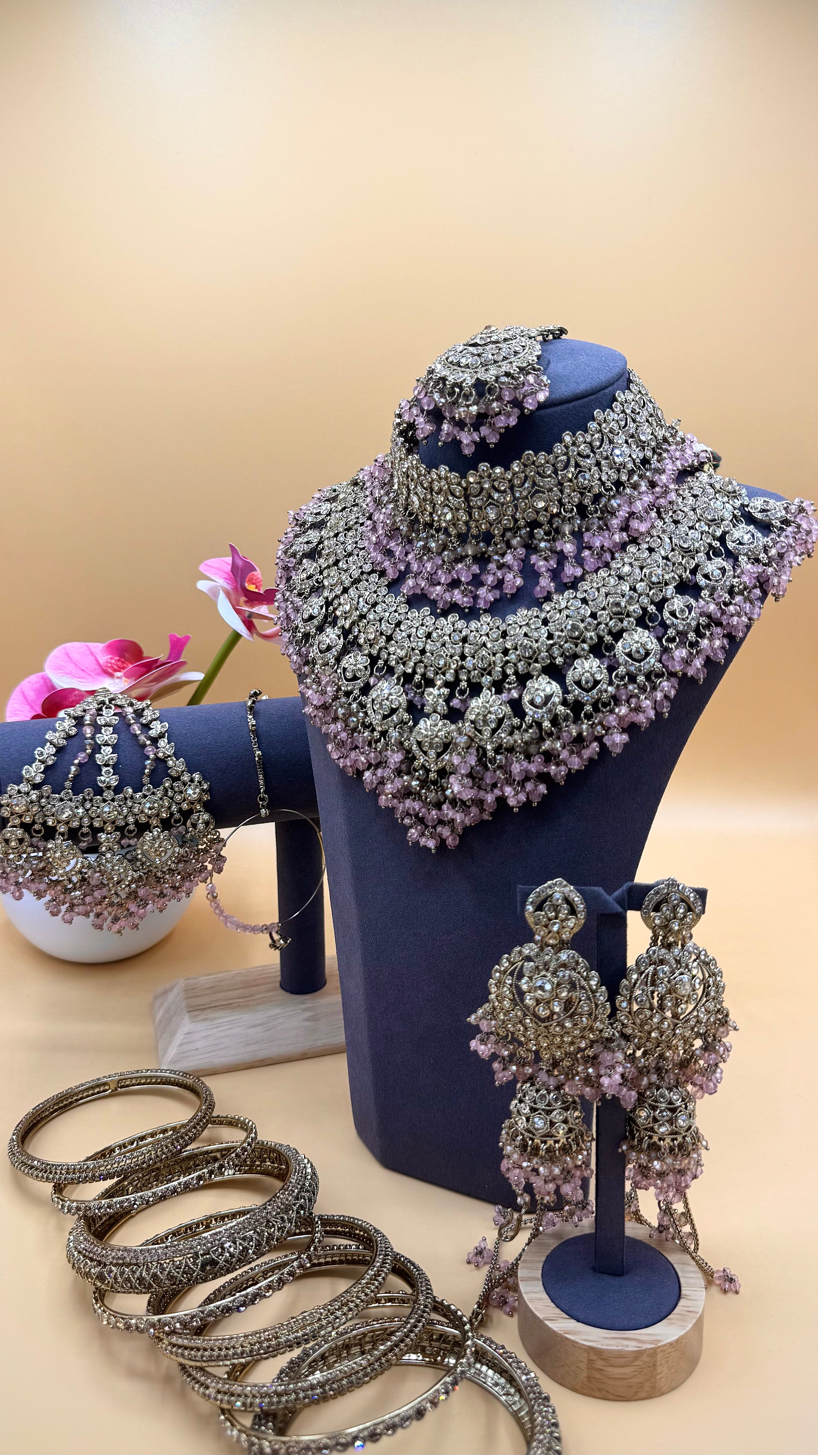 Bruidschokerset in de kleur Lavender Majesty