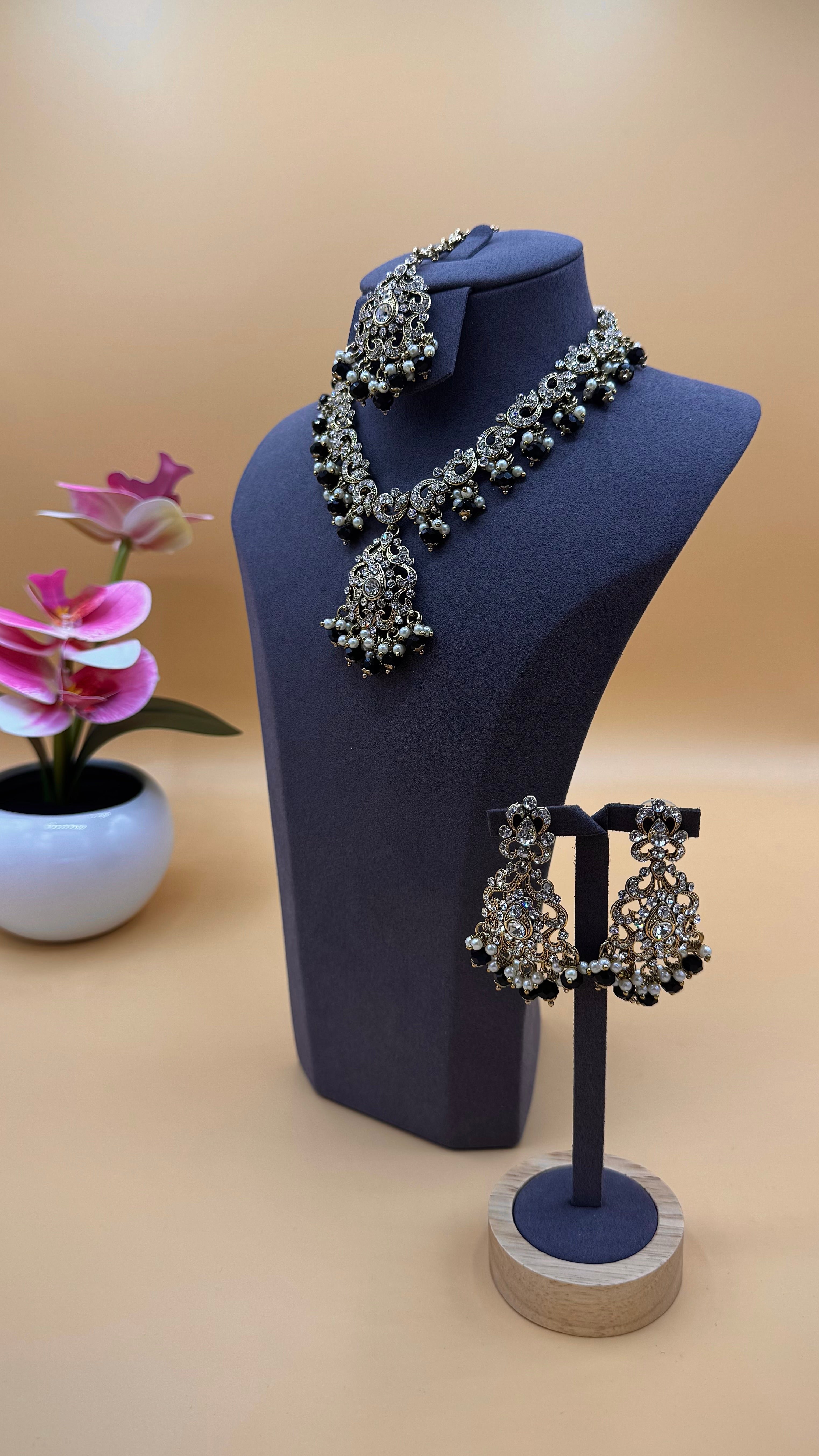 Midnight Pearl Royale Necklace Set