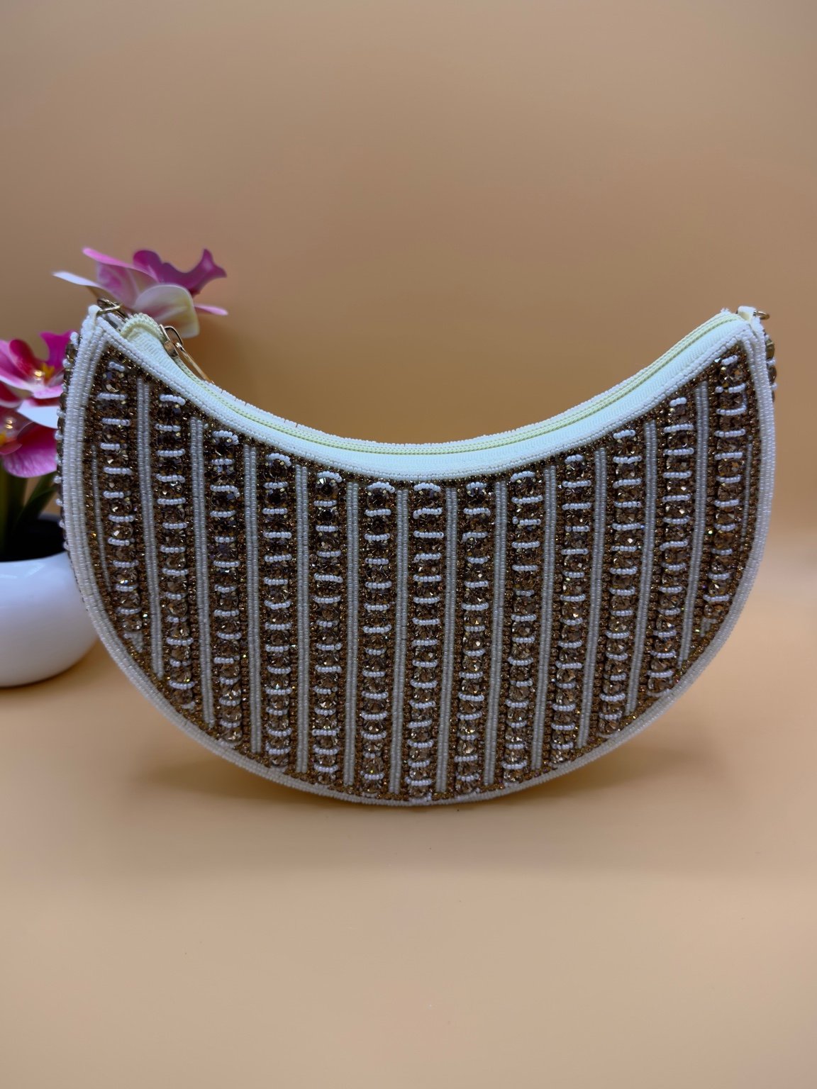 Tas met kraaldetail en kraaltjes