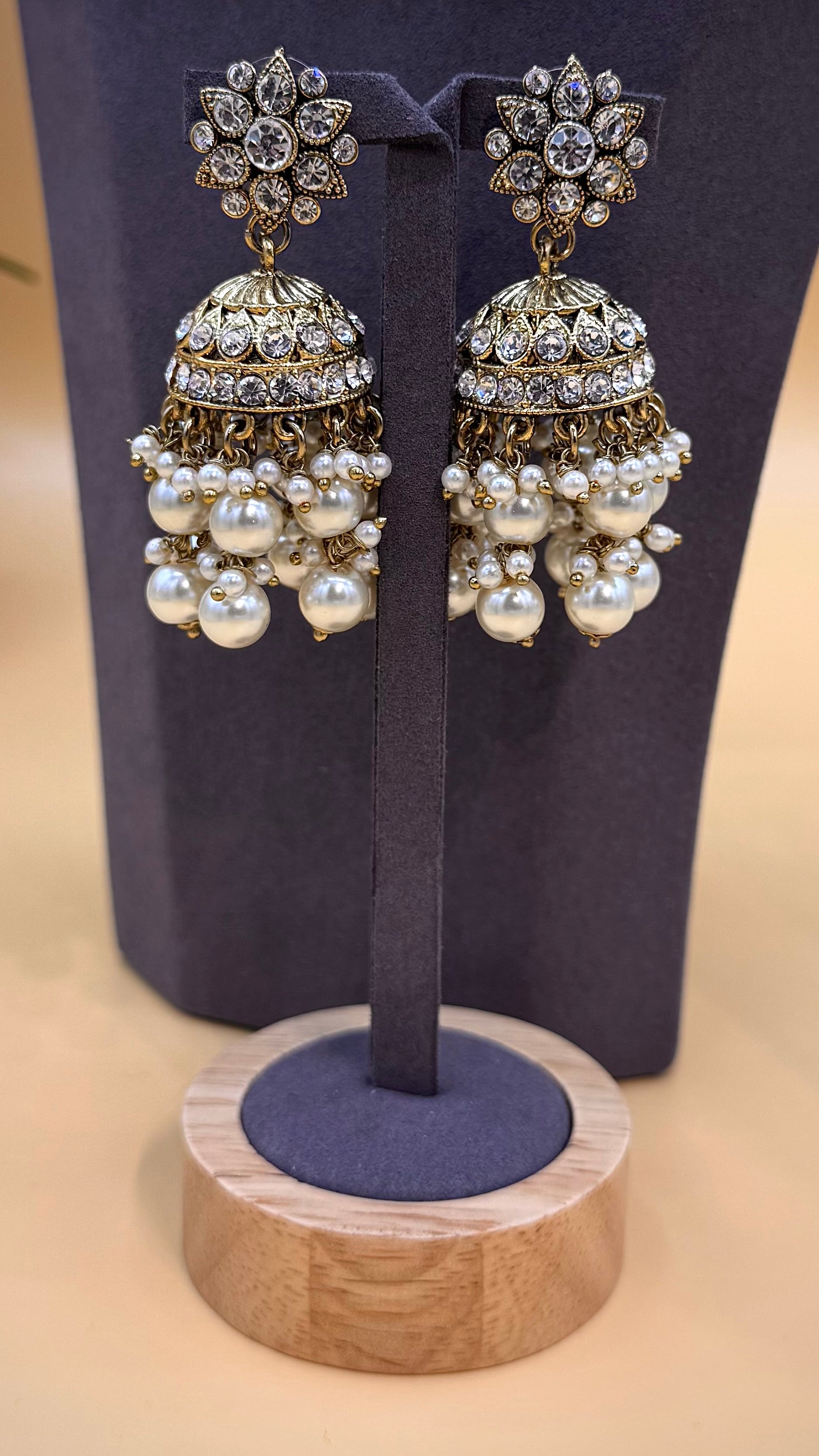 Classic Pearl White Necklace Set