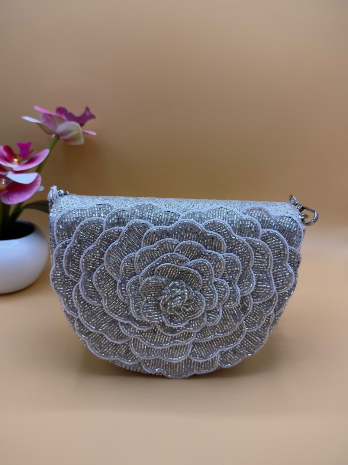 Lotus &amp; kralen detail tas