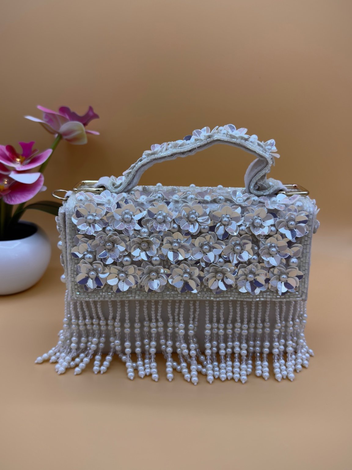 Tas met bloemen- en parelkwast – Zilver