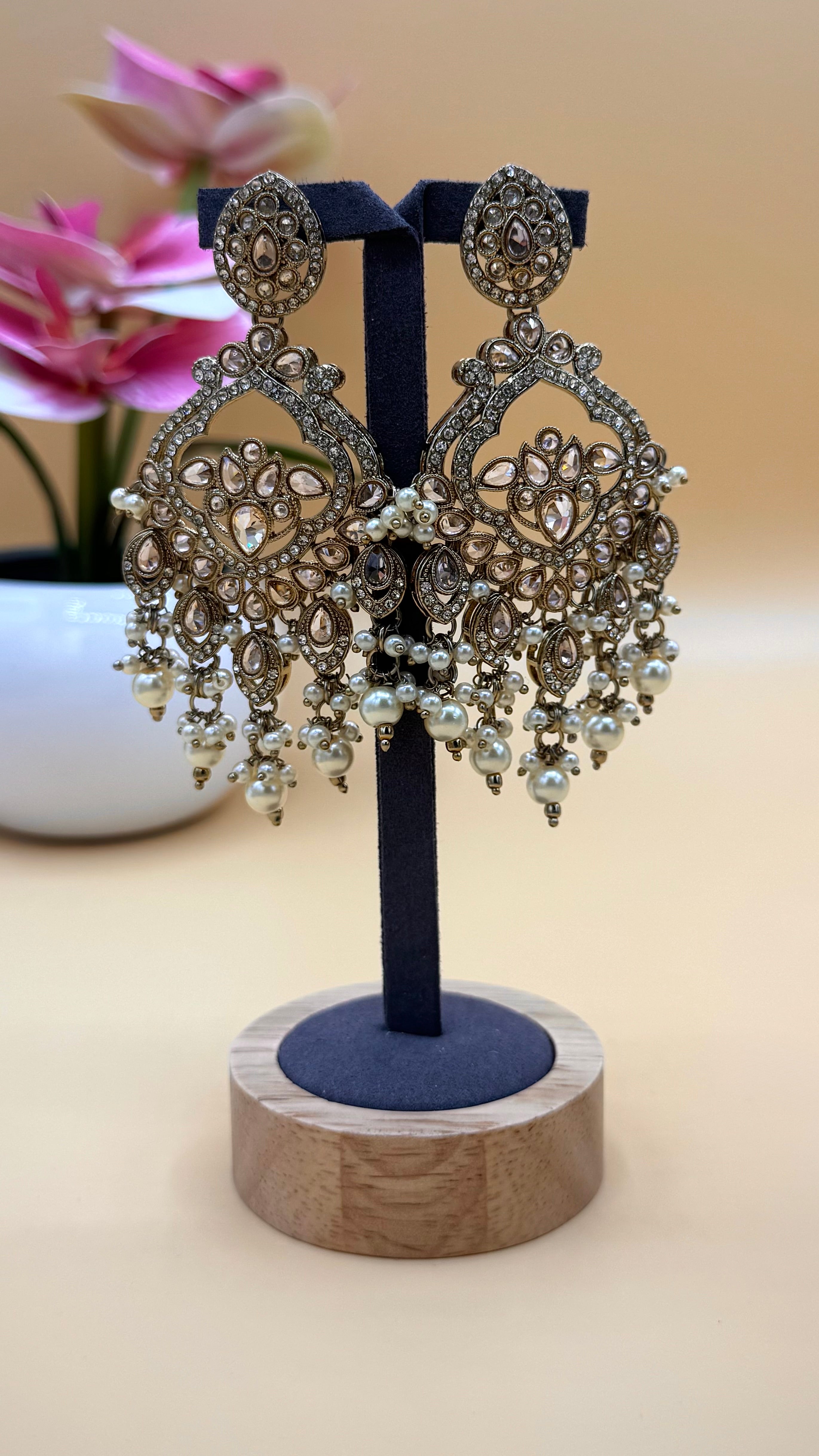 Ivory Pearl Drop Earrings & Bindi Set