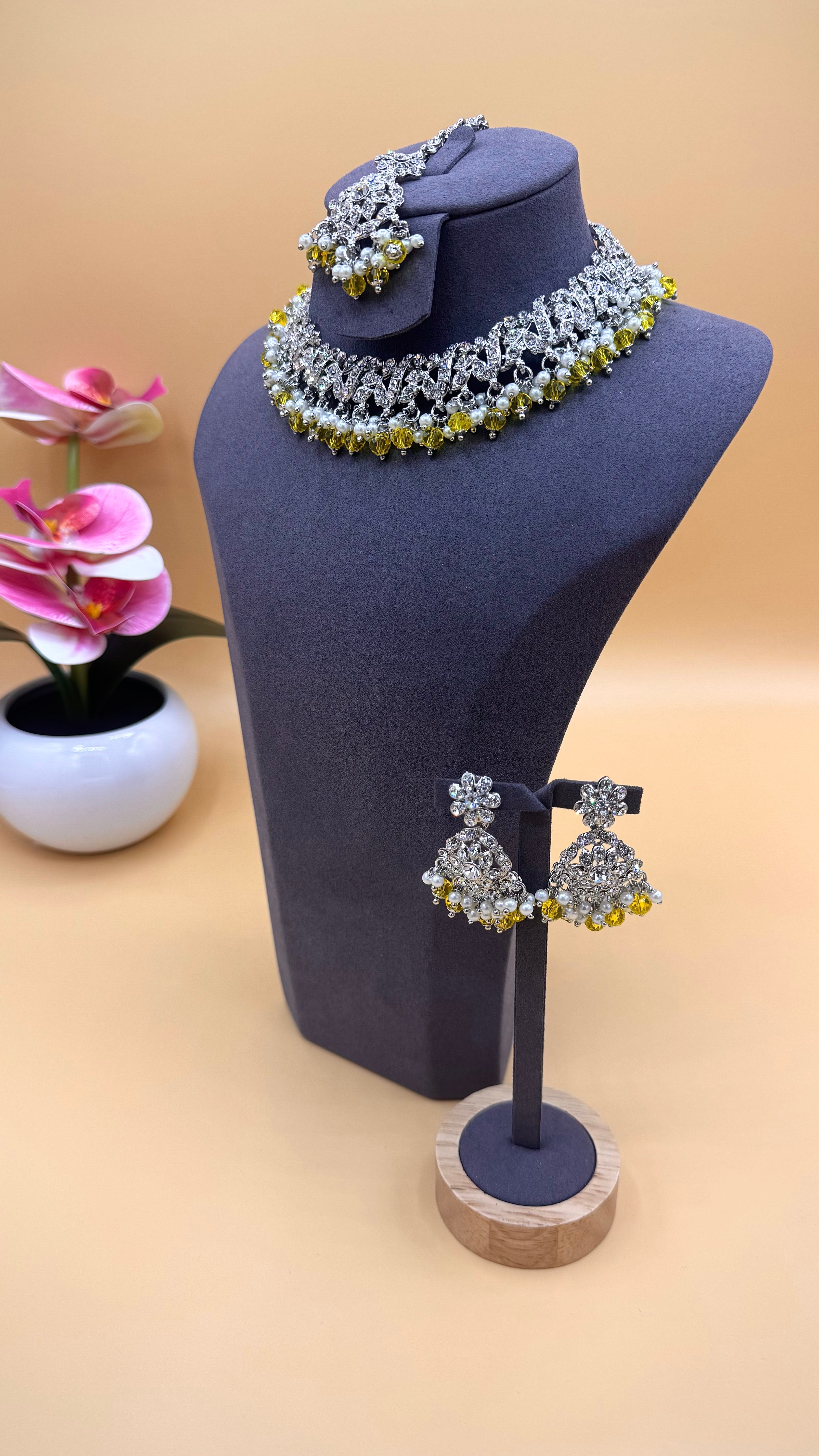 Golden Pearl Radiance Necklace Set