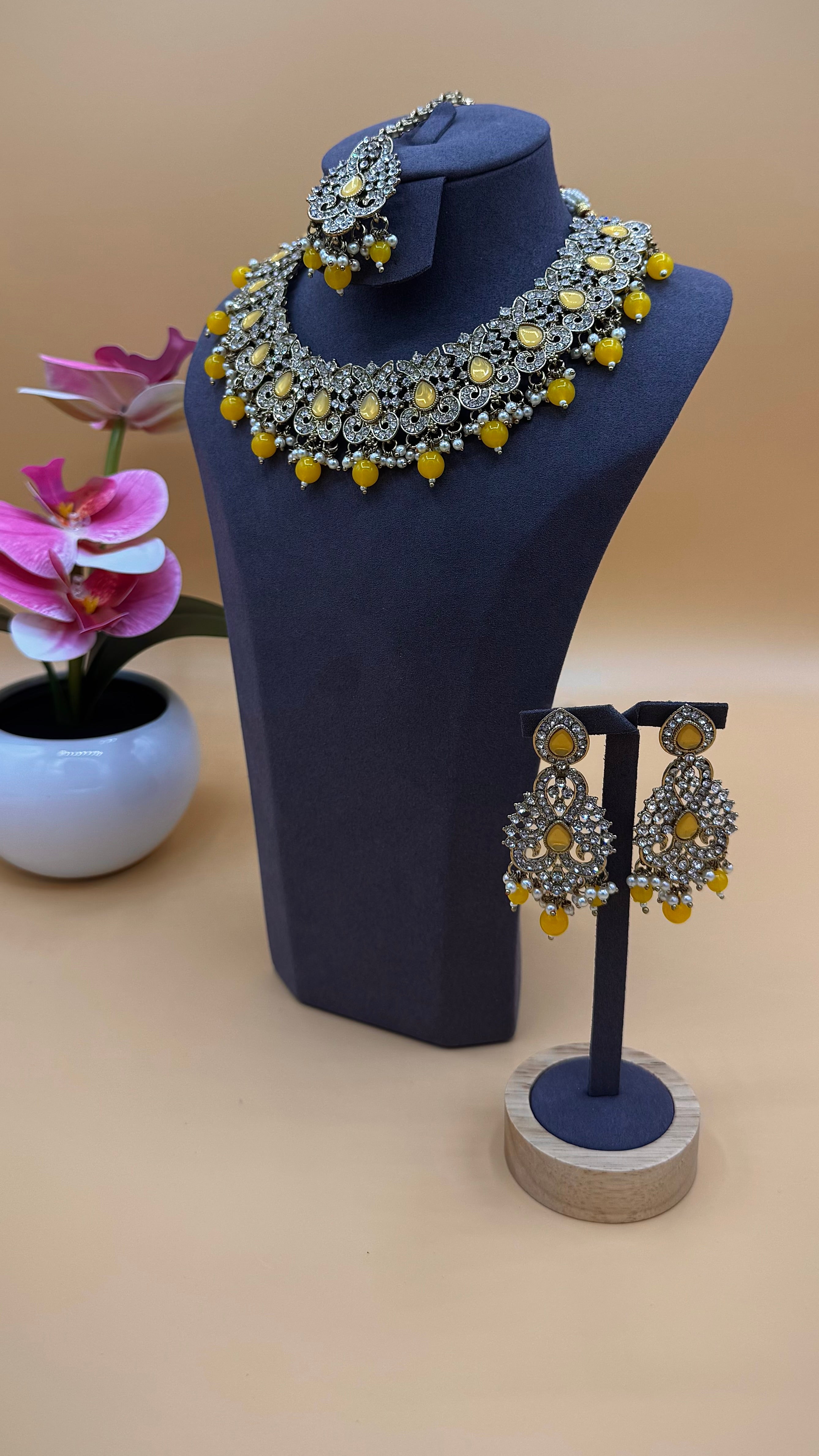 Golden Necklace Set – Mustard Yellow
