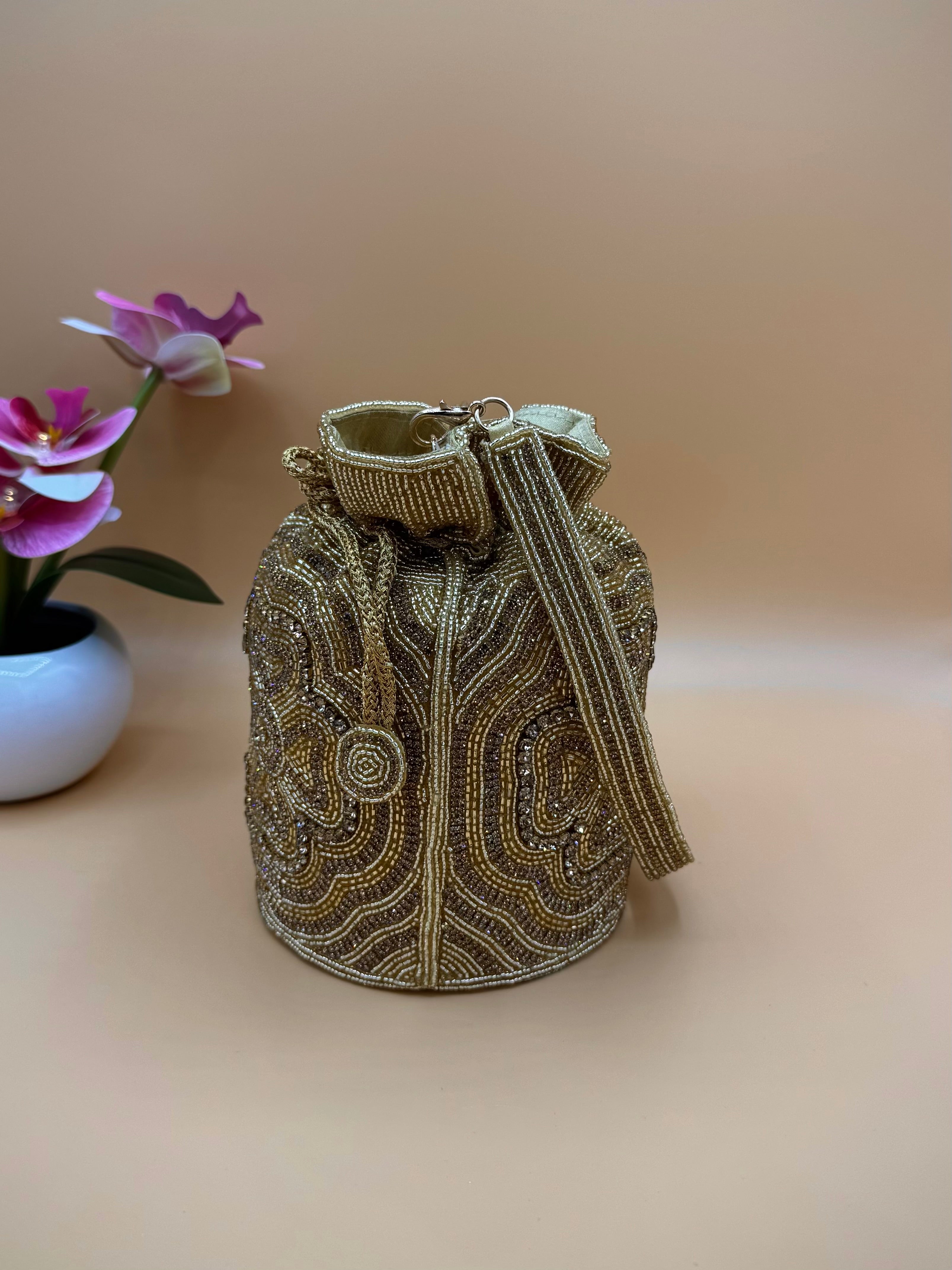 Bloemige &amp; kralen potli tas